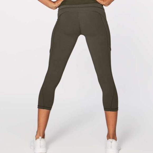 Lululemon Run On Crop 21" in Dark Olive Size 4 NWOT - Picture 3 of 9